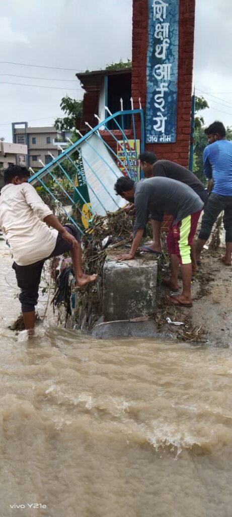 जिलाधिकारी के निर्देश पर सिंचाई विभाग द्वारा रकशिया व कलशिया नाले में पोकलैंड के माध्यम से दोनों नालों को सही दिशा में मोड़ने की कार्रवाई जारी-VIDEOपंकज उपाध्याय