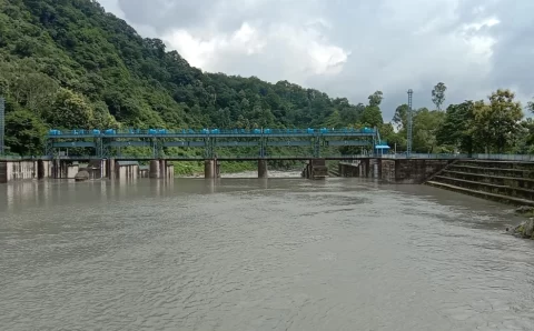 गौला बैराज से 55000 क्यूसेक पानी छोड़ा गया> VIDEO