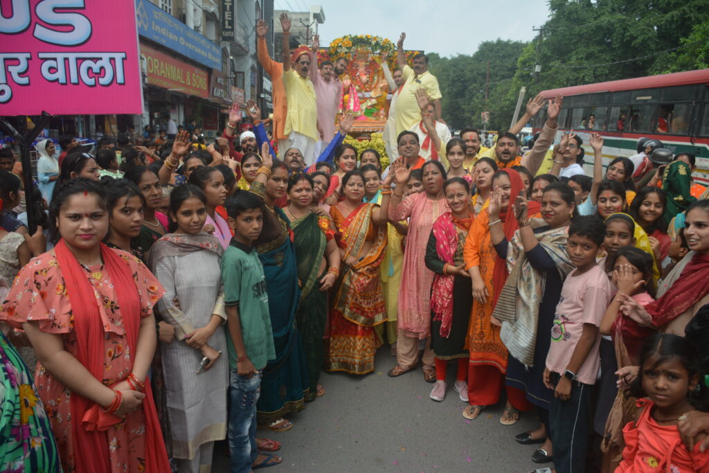 गणपति बाप्पा की ढोल नगाड़ो के साथ शोभायत्रा एवम रानीबाग गार्गी नदी में विसर्जन> VIDEO