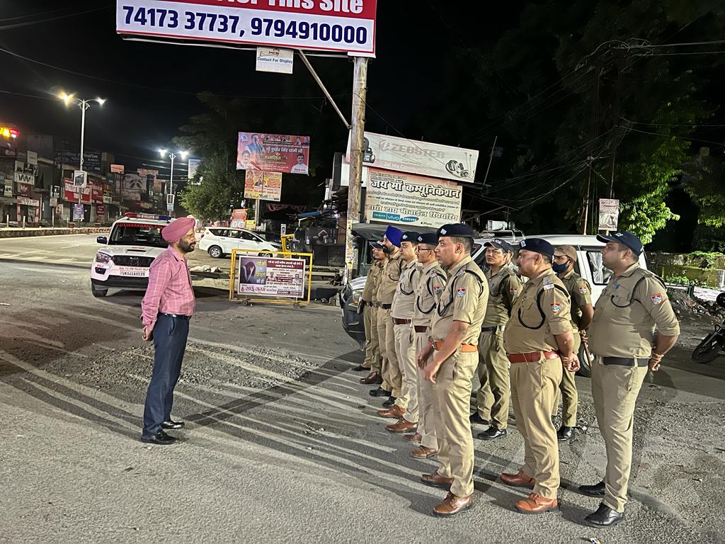 एसपी हरबंस सिंह मध्य रात्रि निकले शहर की सुरक्षा व्यवस्था देखने