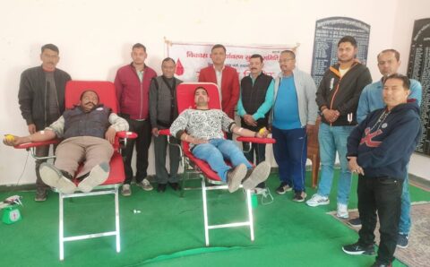 विकास एवं पर्यावरण सुरक्षा समिति के तत्वावधान में जन मिलन केंद्र हल्द्वानी में रक्तदान शिविर