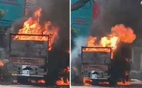 आग की लपटों से घिरा ट्रक जलकर राख नैनीताल-हल्द्वानी मार्ग घंटो जाम>>>VIDEO
