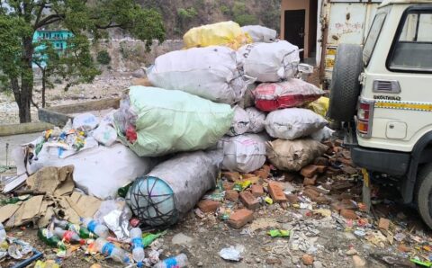 देवभूमि में अतिक्रमणकारियों के हौसले बुलंद कबाड़ कारोबारी द्वारा वन भूमि में अवैध कब्ज़ा