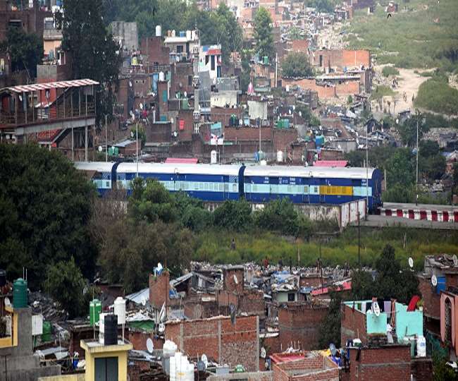 वंदे भारत एवम लंबी दूरी की ट्रेने हल्द्वानी के लिए महज़ स्वप्न ,रेलवे की जमीन खाली कराने की मांग पर सुप्रीम कोर्ट का आदेश