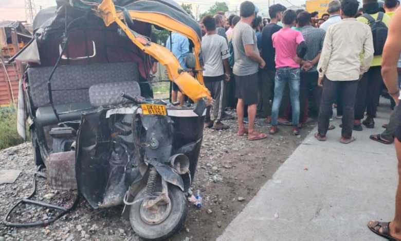 राष्ट्रीय राजमार्ग में दूध की कैंटर ने उड़ाया टैम्पो 7 घायल,3 की हालत बेहद नाजुक