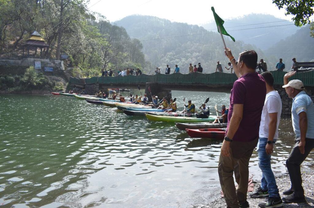 शौक में दोस्तों की संगत में नशा अंधकार की गर्त में ले जाता है