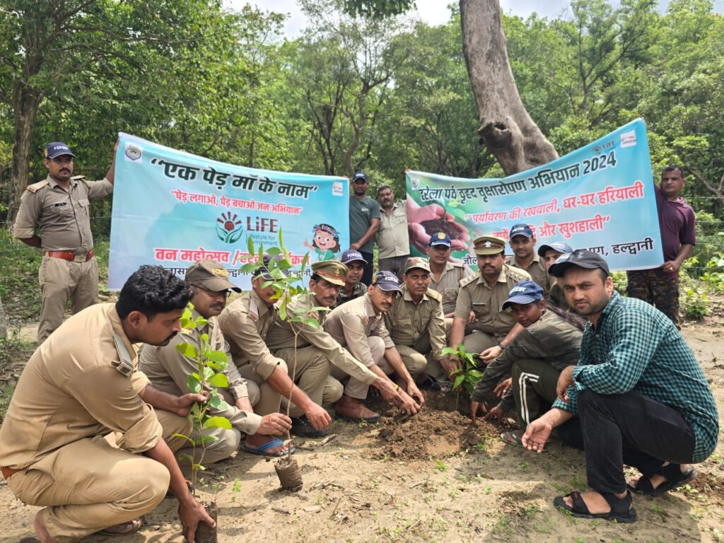 वृहद वृक्षारोपण जनसहभागिता का ‘‘मातृशक्ति अभियान‘‘ हल्द्वानी वन प्रभाग की जौलासाल रेंज में आयोजित।