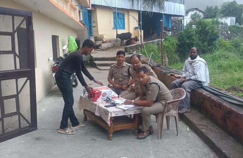 फरार चल रहे विधवा महिला से रेप मामले में नामजद मुकेश बोरा के घर की हुई कुर्की-VIDEO