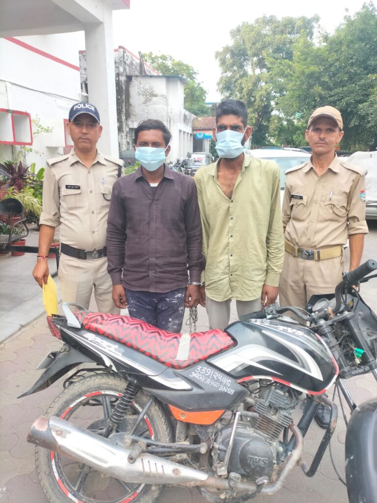 मोटरसाइकिल उड़ाने वाले 2 आरोपियों को पुलिस ने पहुंचाया जेल