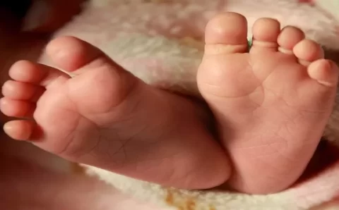 बीमार बच्ची को माँ ने पानी की टंकी में डुबोकर मार डाला