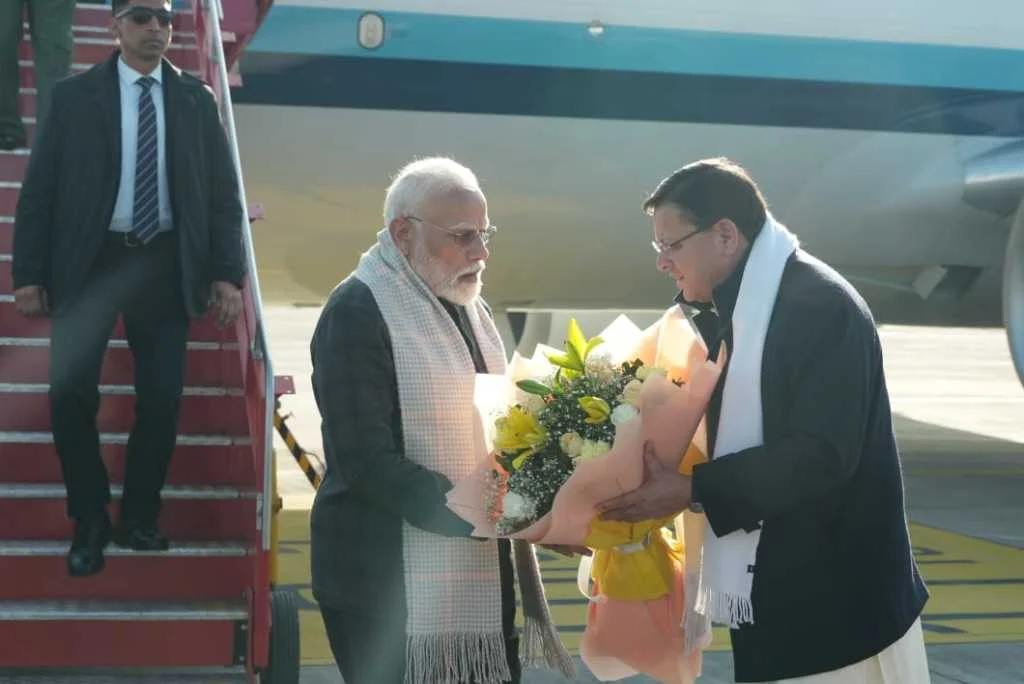 PM मोदी ने माँ गंगा की पूजा-अर्चना कर देशवासियों की सुख-समृद्धि की कामना की> VIDEO