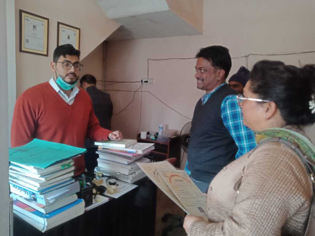 निजी क्लीनिकों पर ताबड़तोड़ छापेमारी चालान कर लाखों का जुर्माना अन्य क्लीनिकों को सख्त चेतावनी,,,