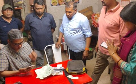खाद्य पदार्थों पर कॉकरोच और चूहों की मौजूदगी 3 दुकानों के फूड लाइसेंस निरस्त,,,,,VIDEO