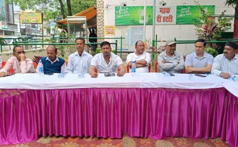 जिला प्रशासन, परिवहन विभाग के बीच टैक्सी यूनियन के पदाधिकारी के साथ वार्ता हड़ताल वापस>VIDEO