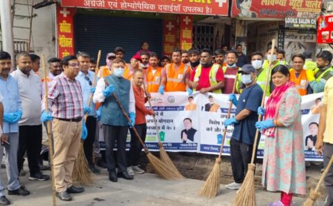 महापौर गजराज सिंह बिष्ट मुख्य नगर आयुक्त रिचा सिंह द्वारा मानसून से पूर्व शहर मे स्वच्छता अभियान>VIDEO