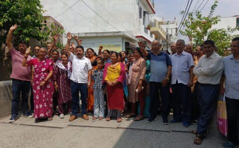 वार्ड NO 9 जल भराव की समस्या पर फूटा गुस्सा, क्षेत्रवासियों ने किया जोरदार प्रदर्शन>VIDEO