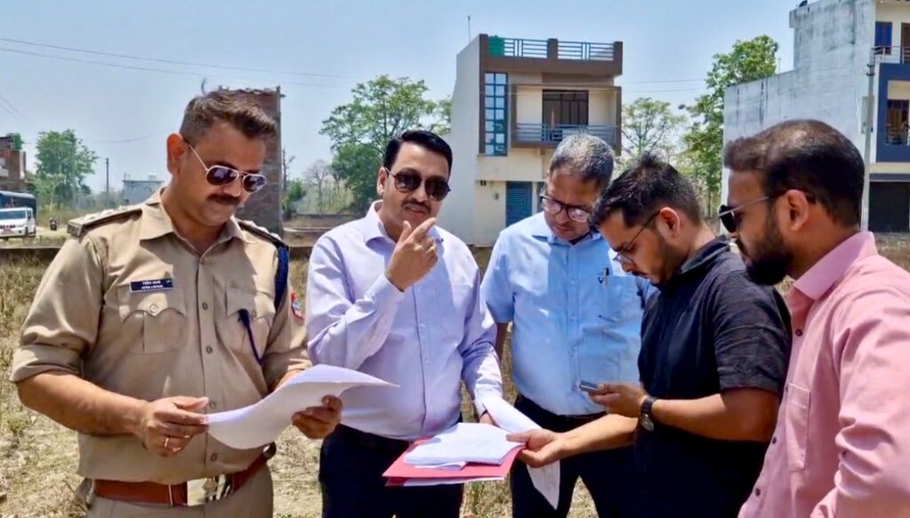 राजेश रावत, हरगोबिन्द सिंह तथा बिमला मेहरा ने ग्राम देवला तल्ला पजाया, गौलापार में अवैध 150 प्लॉट बनाए जिला विकास प्राधिकरण ने ध्वस्त कराए ,,,,,,,