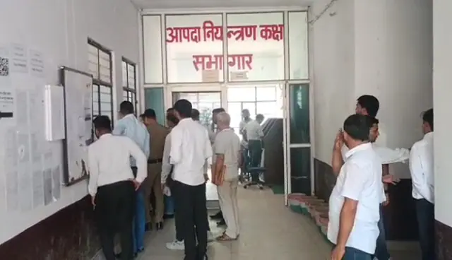 तहसीलदार न्यायालय रुड़की में रिश्वतखोर पेशकार रिश्वत लेते गिरफ्तार,,,,,,,