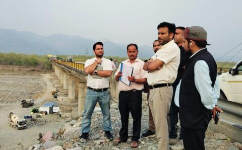 एसडीएम राहुल शाह ने मानसून पूर्व गोला पुल क्षेत्र का निरीक्षण कर विभागों को निर्देशित किया – VIDEO