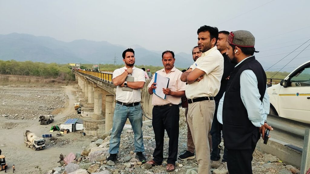 एसडीएम राहुल शाह ने मानसून पूर्व गोला पुल क्षेत्र का निरीक्षण कर विभागों को निर्देशित किया – VIDEO