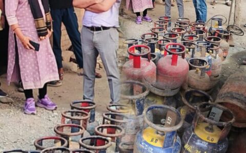 दमुवाढूंगा क्षेत्र में अवैध एलपीजी गैस रिफिलिंग का भांडाफोड़ मौके से कुल 25 नग 5 किलोग्राम के सिलेंडर, एक 8 किलोग्राम सिलेंडर एवं दो घरेलू गैस सिलेंडर जब्त,,,,,