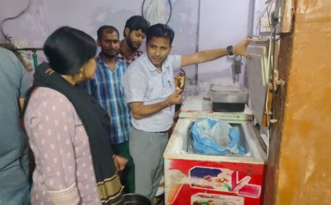 बनभूलपुरा लाइन नंबर 17 में ब्रांडेड नामों से आइसक्रीम का मिसब्रांडिंग एक्सपायर्ड सामग्री निर्माण इकाई पर छापेमारी,,,,,,,,,