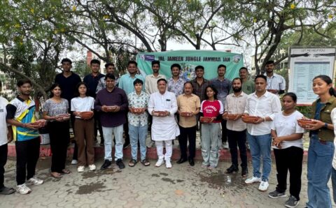पशु-पक्षियों को गर्मी में पानी एवं दाना उपलब्ध कराना ही पर्यावरण संरक्षण और प्राणिमात्र के प्रति संवेदनशीलता को बढ़ावा देना-गजराज>VIDEO