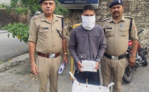 स्कूटी से ले जा रहा था अवैध शराब हुआ गिरफ्तार,,,