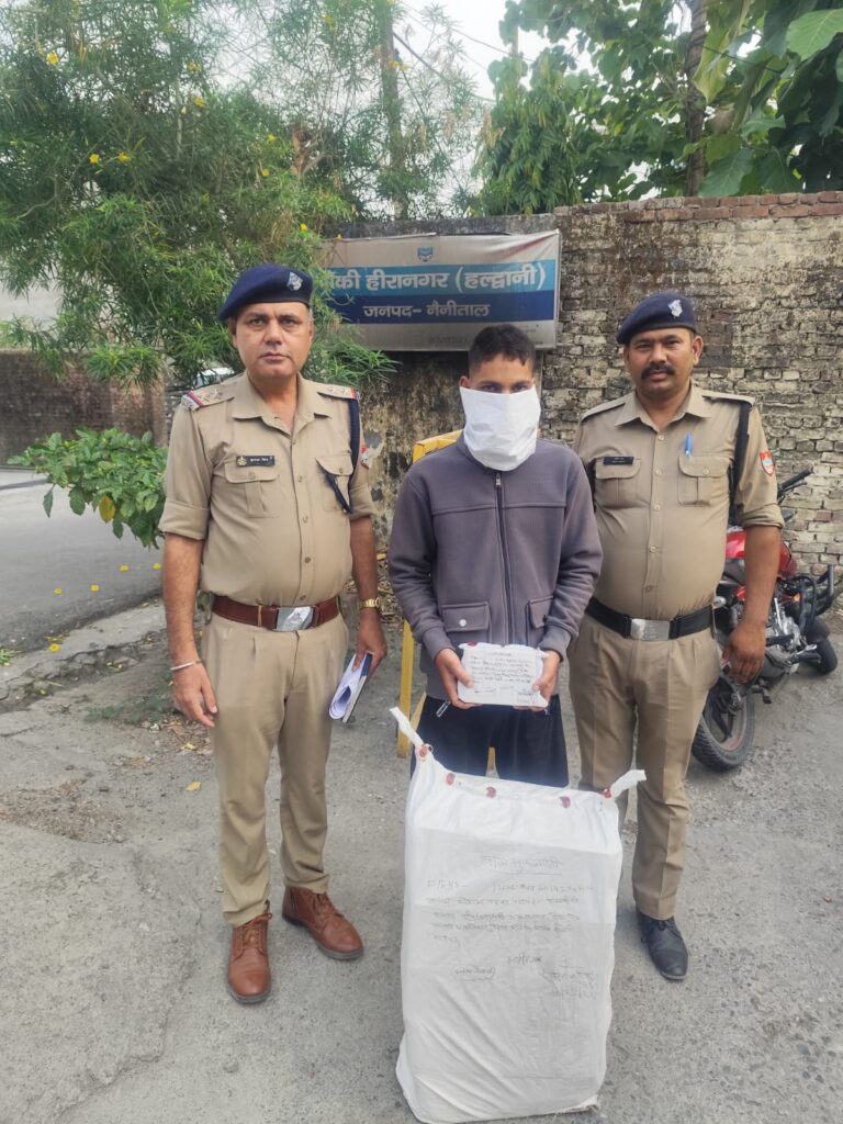 स्कूटी से ले जा रहा था अवैध शराब हुआ गिरफ्तार,,,
