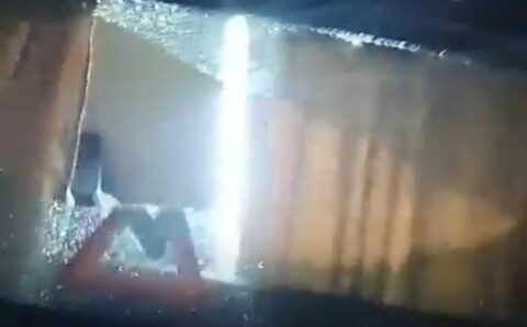 रामनगर,,,, क्रिकेट बैट से महाराष्ट्र के टूरिस्टों की बस पर हमला तोड़े बस के शीशे